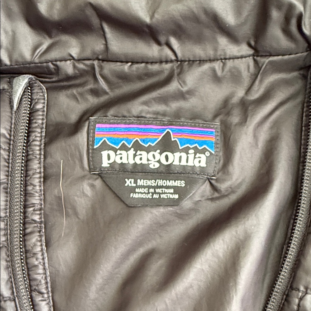 Patagonia Black Insulated Vest - Picture 3 of 7